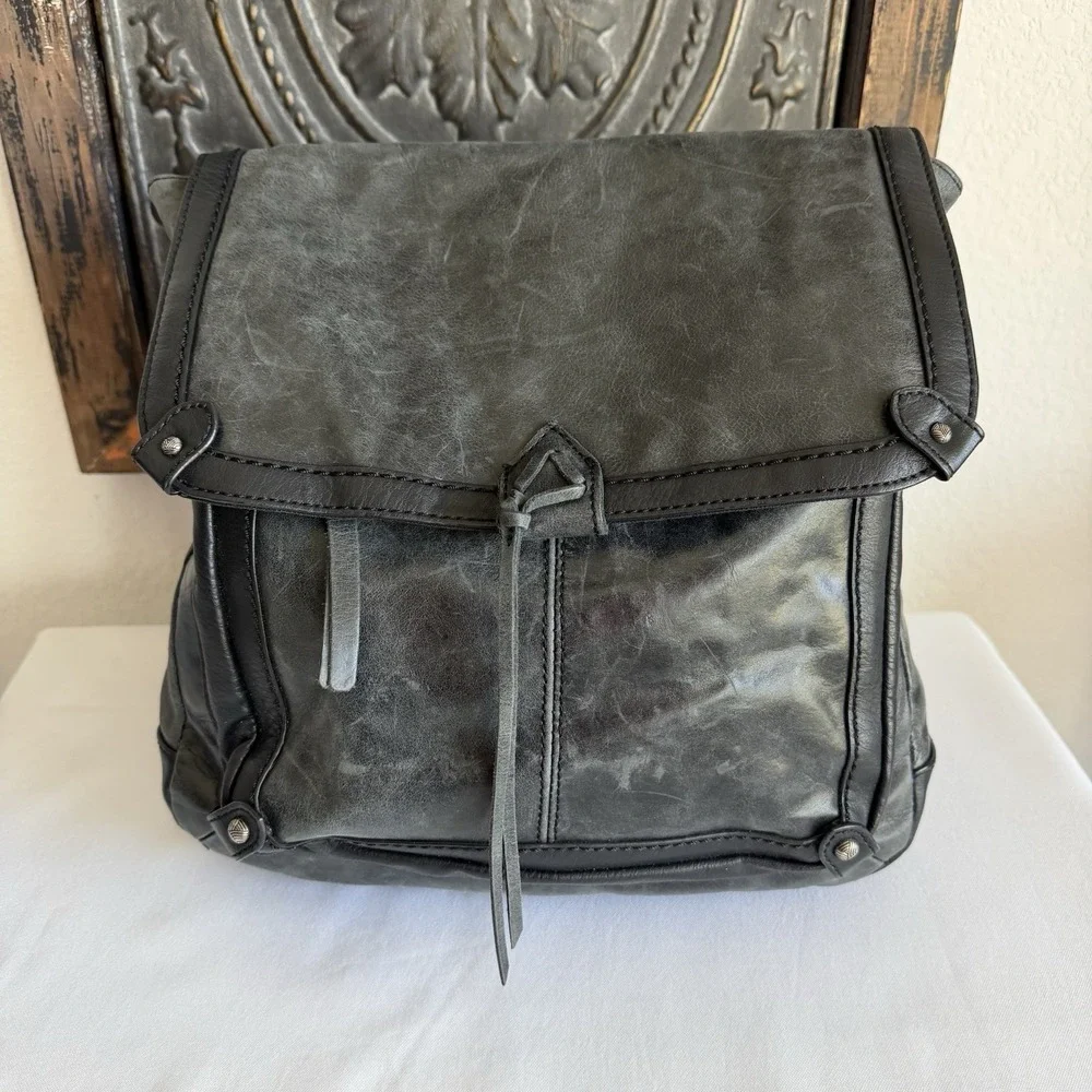 The Sak Ventura Womens Bag Black‎ Gray Leather Magnetic Snap Purse Backpack